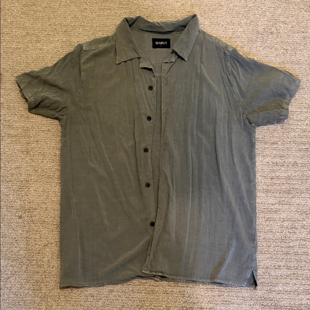 The People Vs; Men's Short Sleeve Button-Up Shirt in Olive Green (size Large)